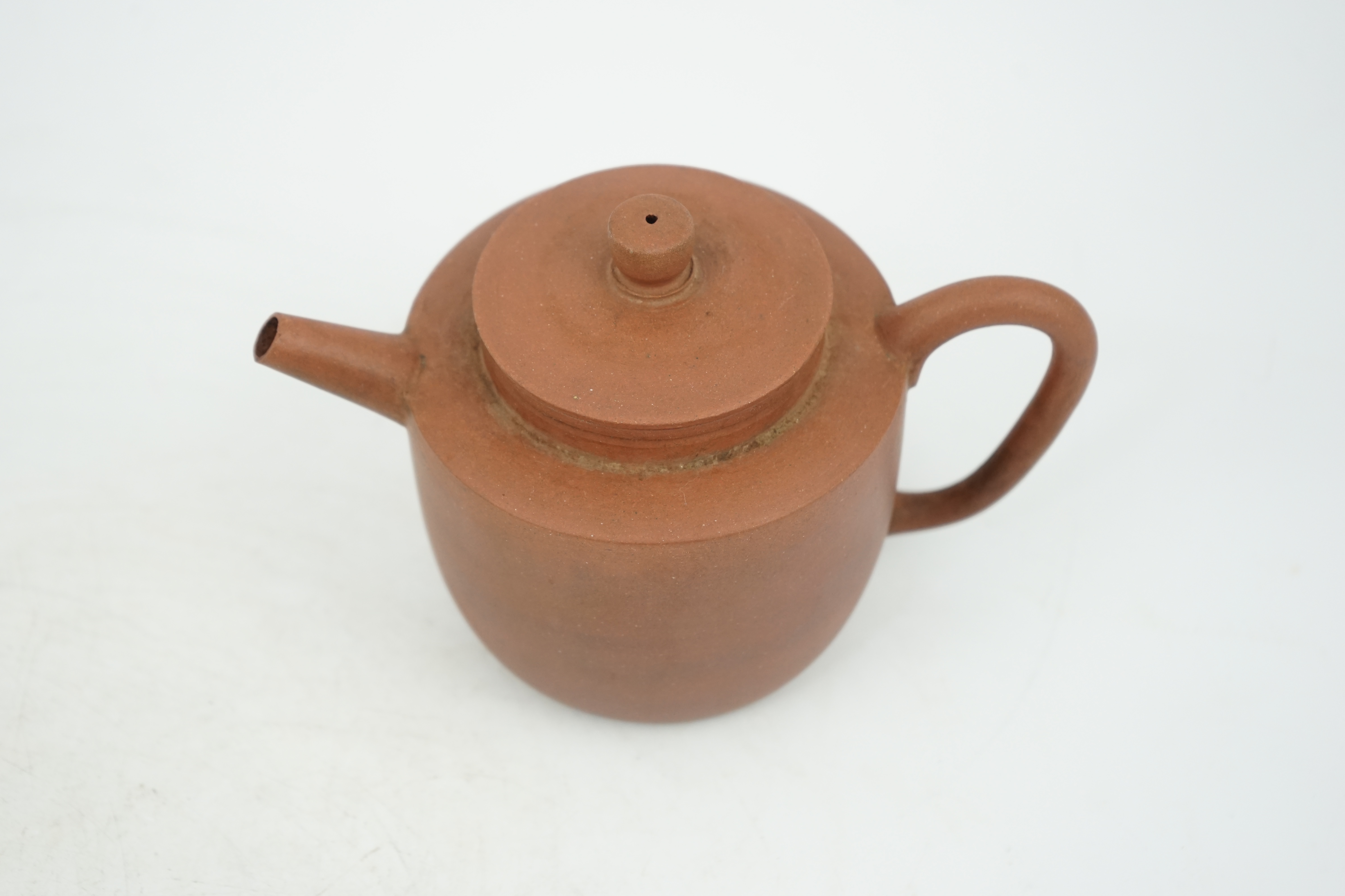 A Chinese Yixing pottery teapot, 18th century